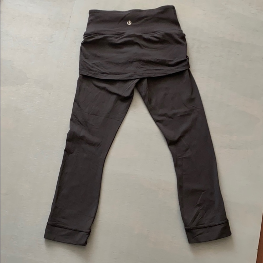 LULULEMON Capri with attached skirt size 2 black